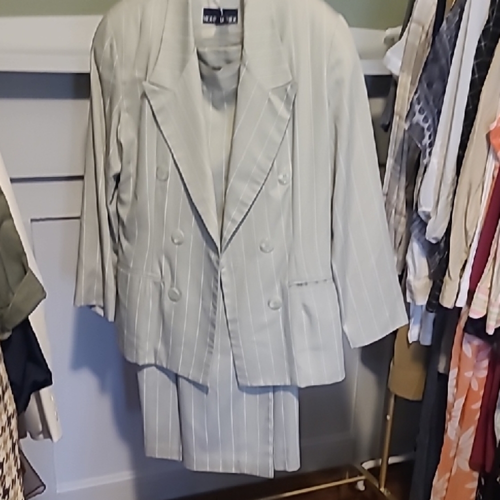 Chic Light Green Pinstripe Women's Suit Set
